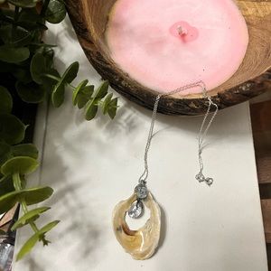 OYSTER SHELL AND CLEAR CRYSTAL NECKLACE